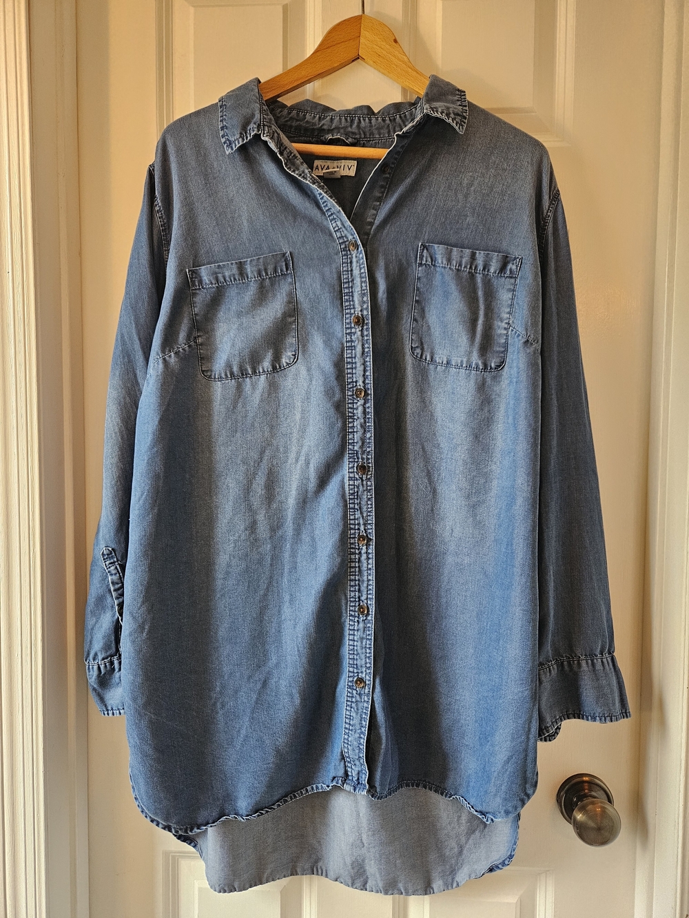 Ava & Viv Women's Medium Medium Blue Denim Button-Front Shirt Size 1X